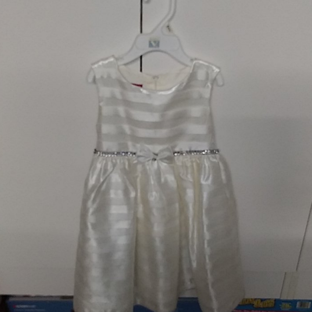 Price🔽Ivory Satin Formal Dress